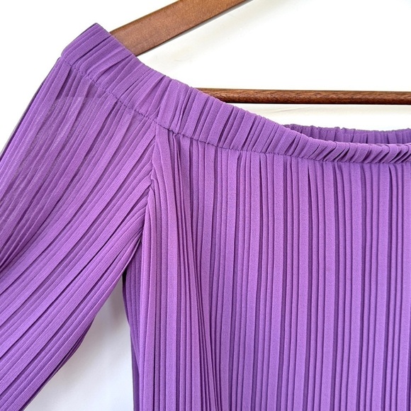 Massimo Dutti off-shoulder top with  3/4 length bell sleeves, pleated, loose fit - Picture 5 of 11